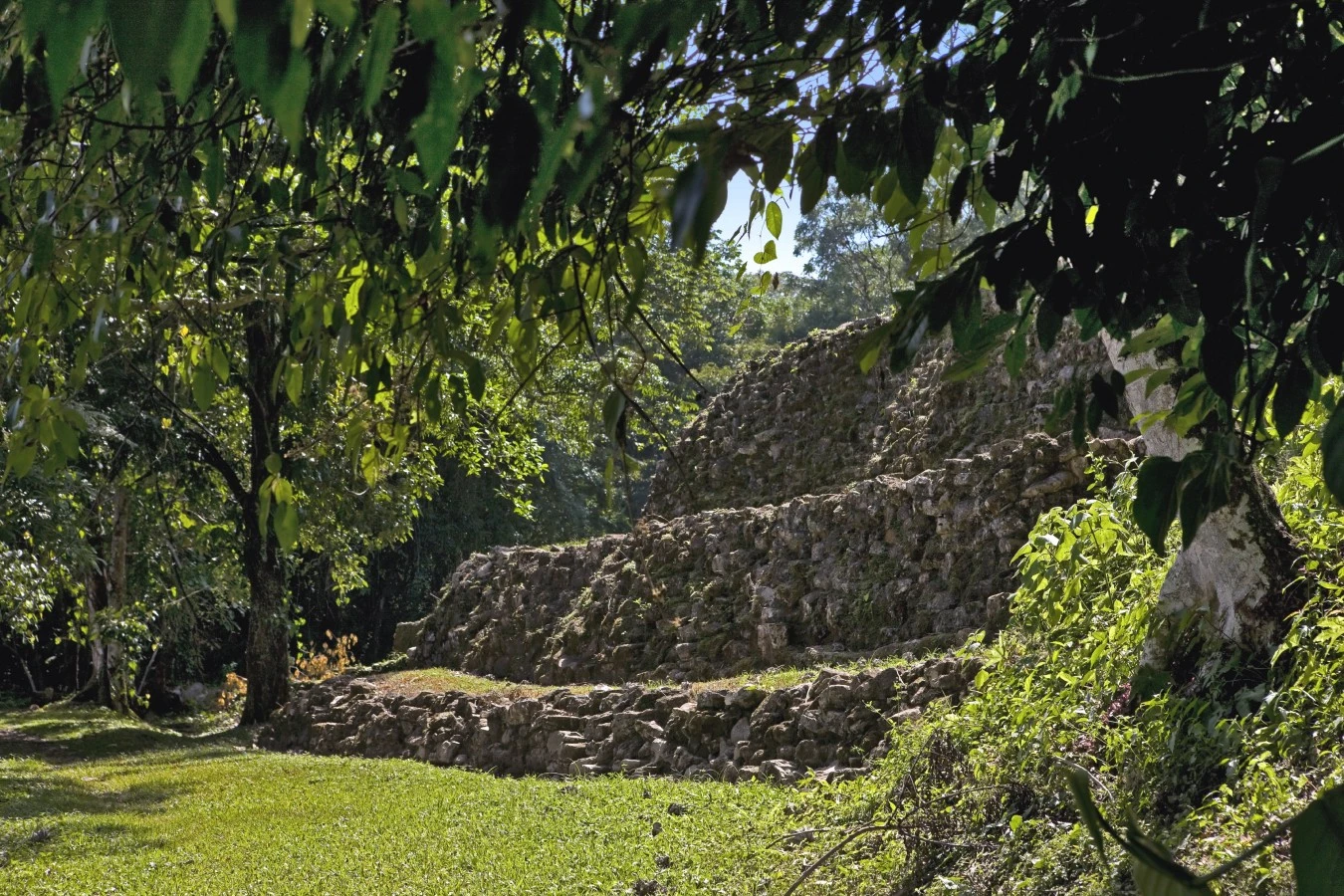 Acropolis Yaxchilán on the Mayan Train Route