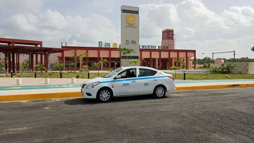Taxi TNX at Nuevo Xcán Train Station